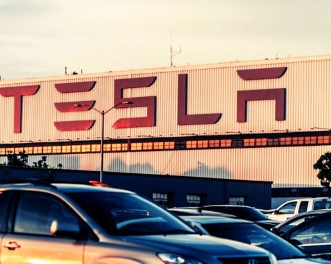 Political Leaders Invited Elon Musk to Set Up Tesla Plants in Their States